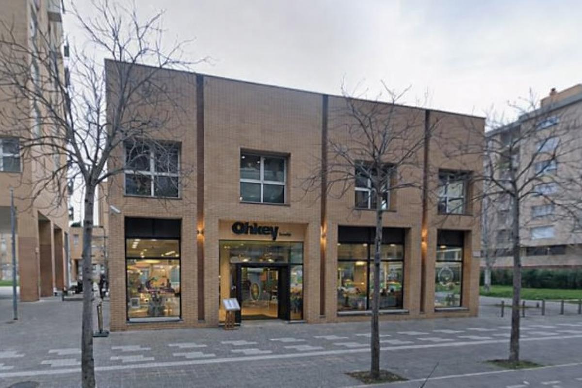 L'edifici on es projecta la nova sala de concerts, al carrer Emili Grahit.