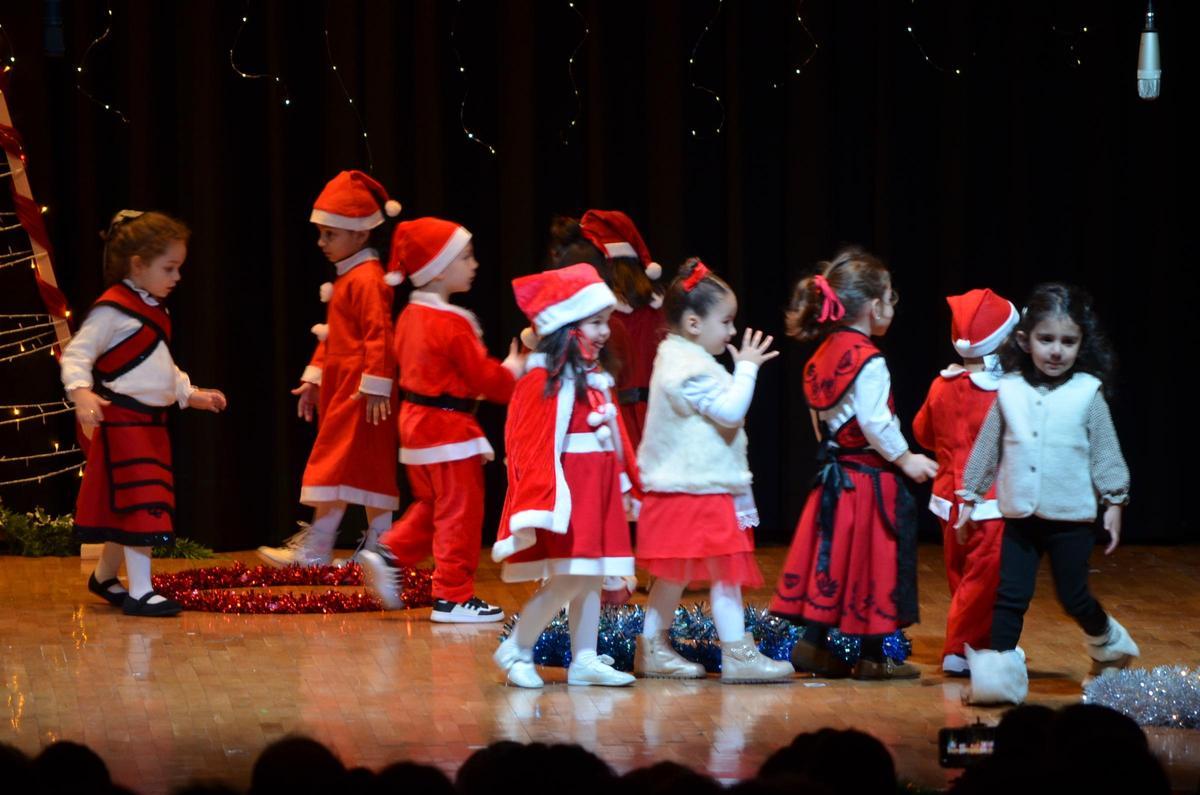 El colegio San Vicente de Paúl celebra la Navidad con teatro y villancicos