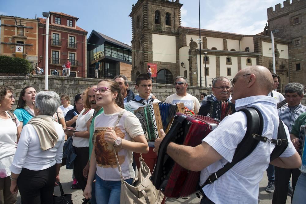 Desfile floclórico del festival Arco Atlántico de Gijón