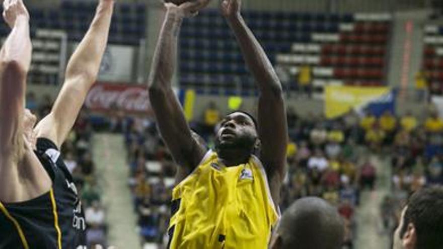 Un momento del partido entre el Canarias y el Herbalife Gran Canaria.