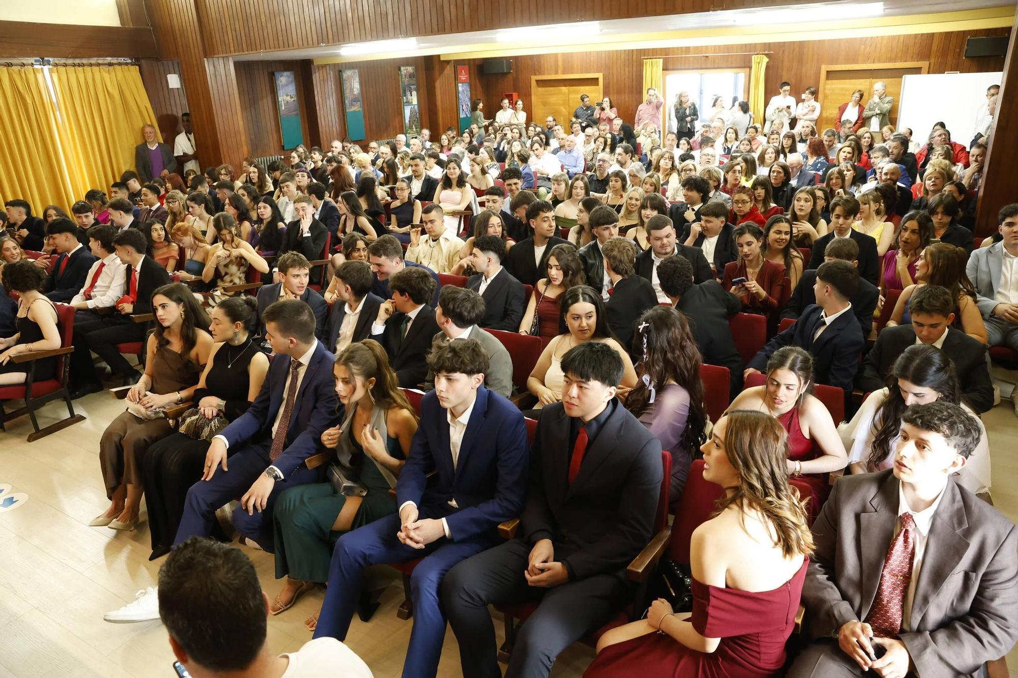 Los colegios e institutos de Gijón se van de graduación (en imágenes)