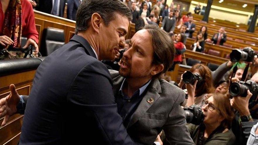 Sánchez e Iglesias se conjuran contra el descontrol tras los primeros roces