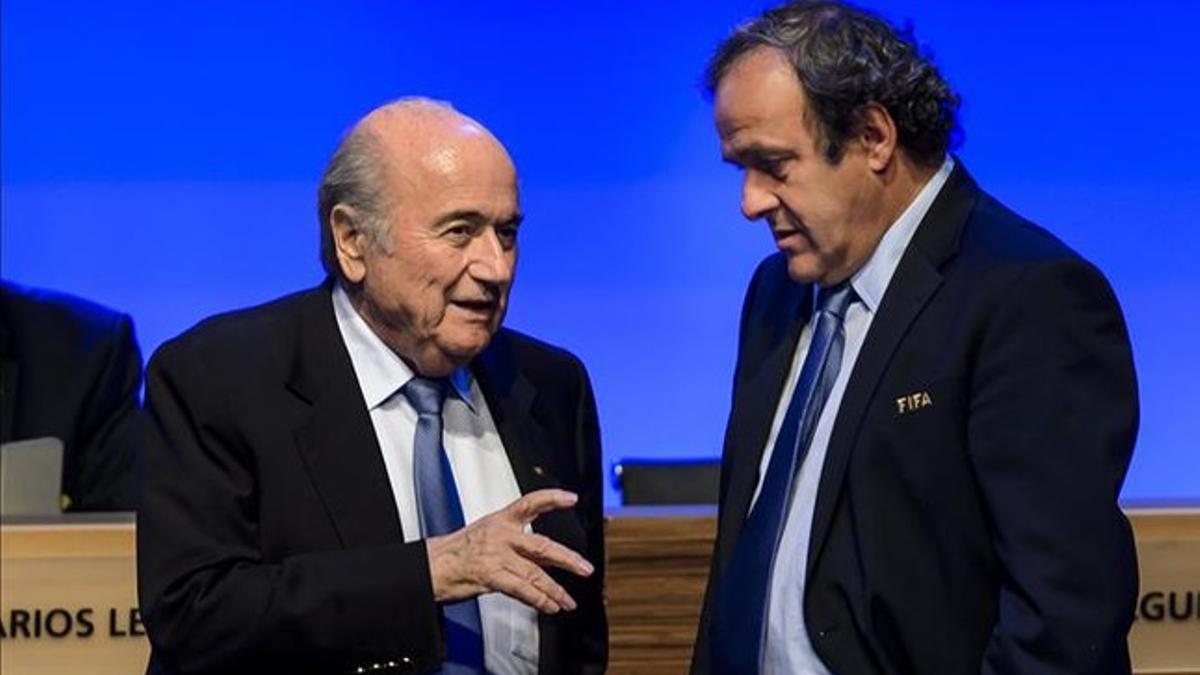 Blatter y Platini han sido sancionados con 90 días de inhabilitación