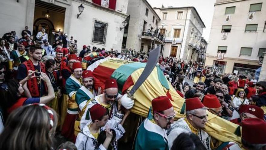 Biar cede la efigie de «Mahoma» a Villena para las celebraciones de los Moros y Cristianos.