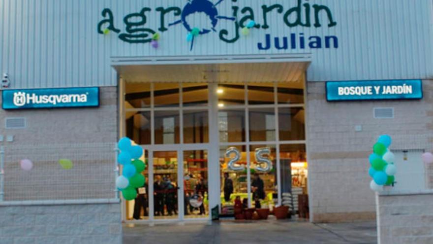 Instalaciones de Agrojardín Julián, en el Polígono de La Hiniesta. |