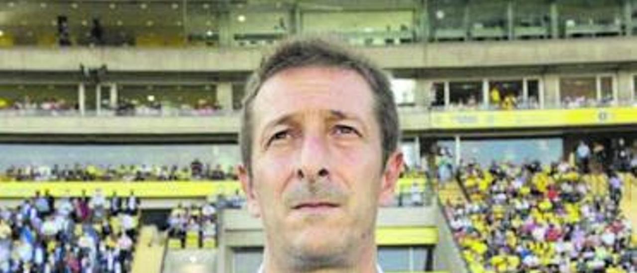 La primera vez de Ramis como entrenador del Tenerife en un clásico canario fue sin público en las gradas del Rodríguez López. Aún en plena pandemia y con las restricciones a tope, el equipo blanquiazul empató ante un graderío desangelado.