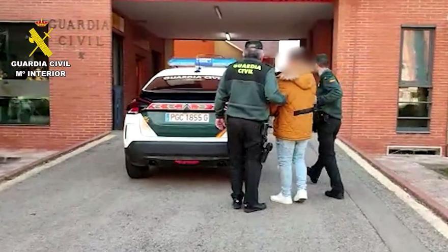 La Guardia Civil detiene al autor que asestó tres puñaladas a un joven en Benifaió
