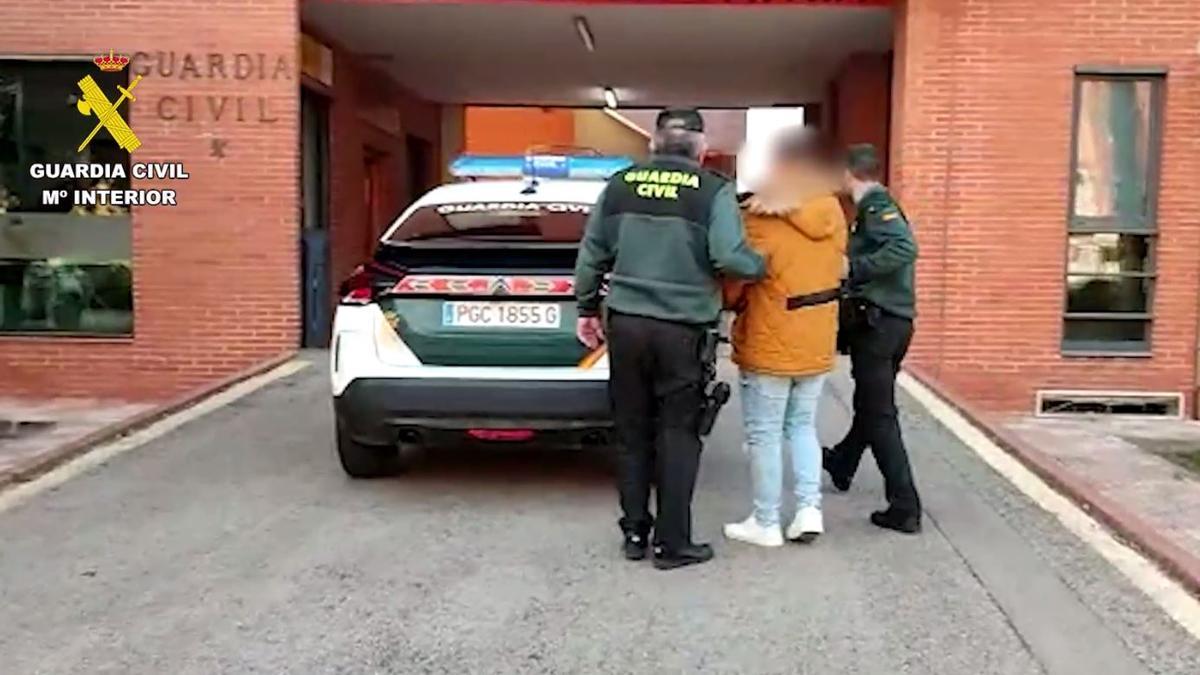 Apuñalado Valencia La Guardia Civil Detiene Al Autor Que Asestó Tres Puñaladas A Un Joven En