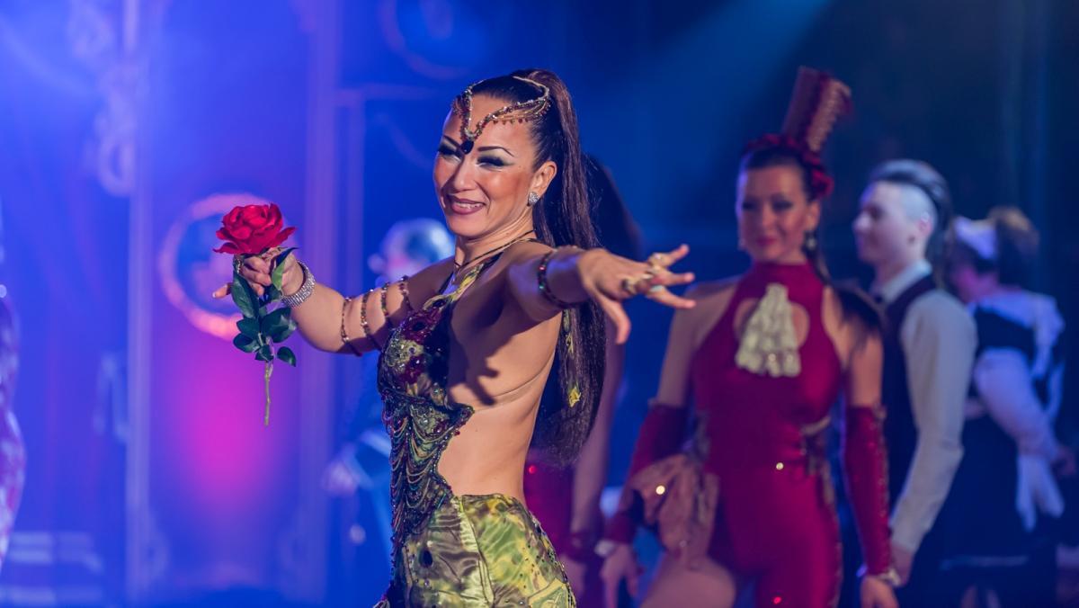 La directora Rosa Raluy presenta el número más original en torno al equilibrio.