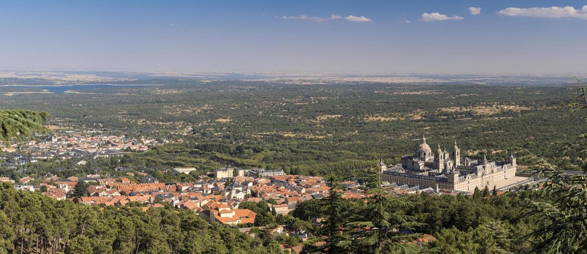 El Monasterio y la población de San Lorenzo, a vista de pájaro.