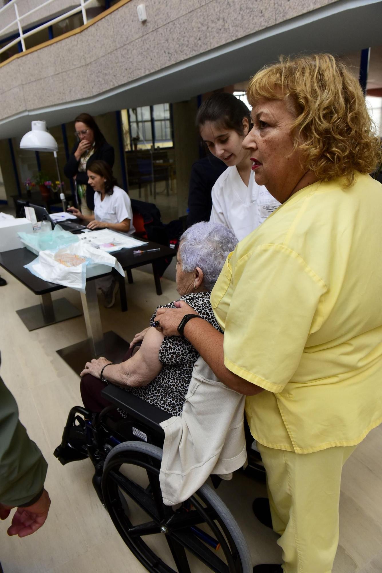 Vacunación en la residencia Torrente Ballester