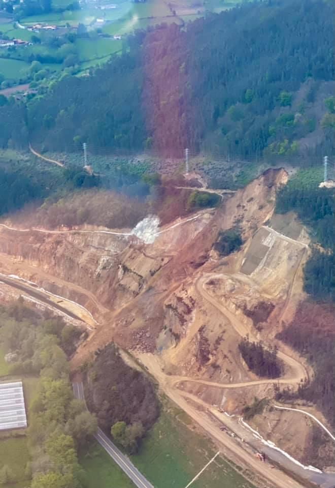 El gran argayo de Salas, visto desde el aire