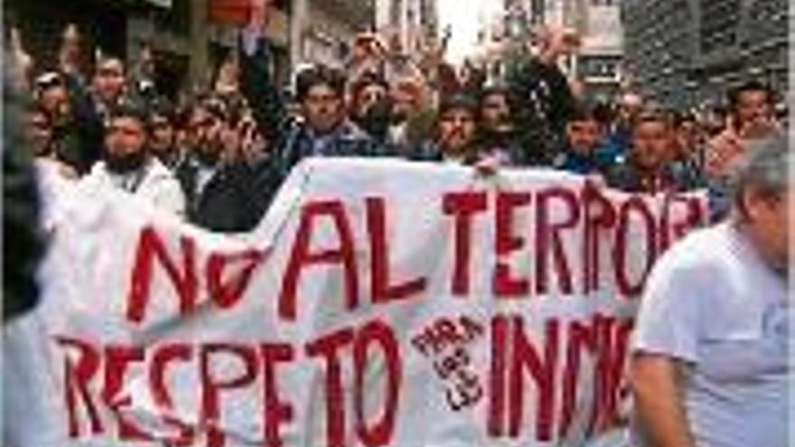 Protesta contra el terrorisme al barri del Raval.