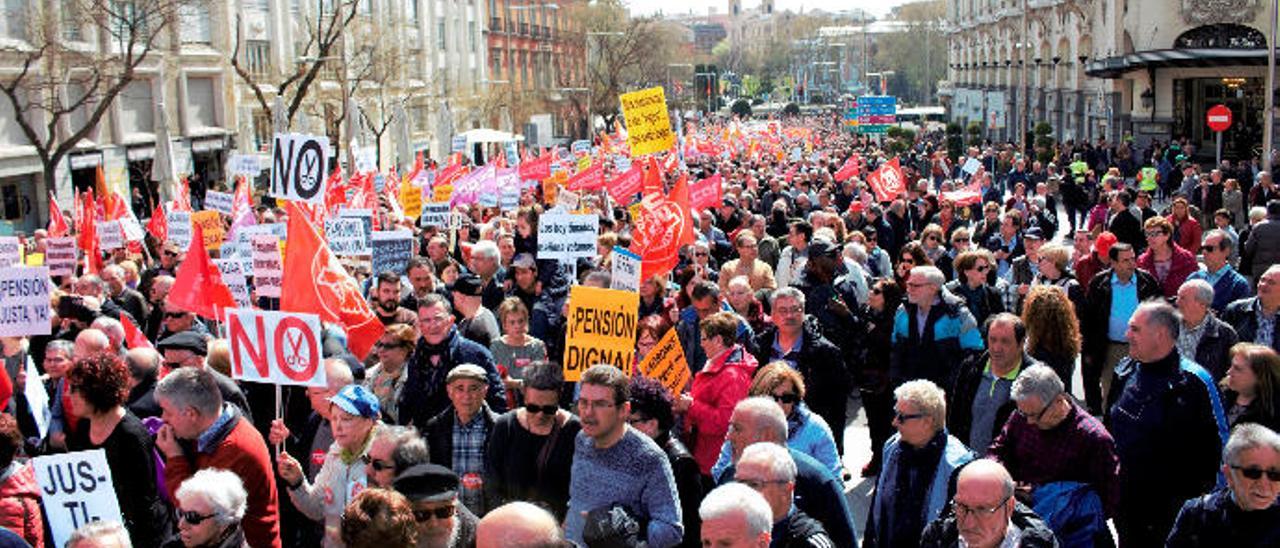 Manifestación de mayores en Madrid en demanda de pensiones de jubilación dignas.