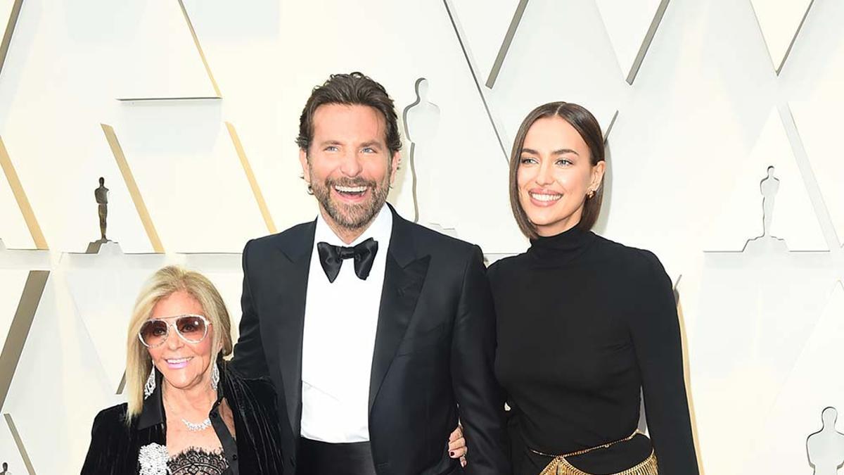 Bradley Cooper, con su madre e Irina Shayk en la 91 edición de los premios Oscar