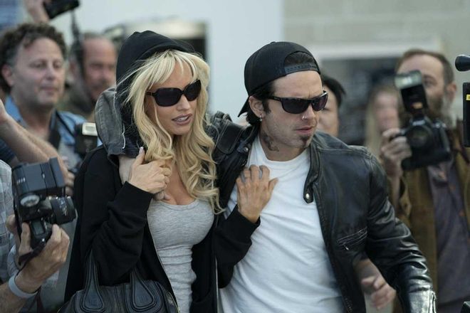 Lily James y Sebastian Stan encarnan a Pamela Anderson y Tommy Lee en 'Pam & Tommy'