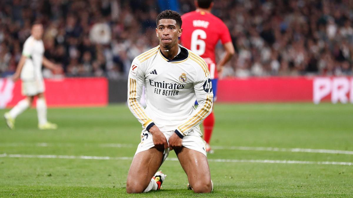 Jude Bellingham of Real Madrid protests during the Spanish League, LaLiga EA Sports, football match played between Real Madrid and Atletico de Madrid at Santiago Bernabeu stadium on February 04, 2024 in Madrid, Spain. AFP7 04/02/2024 ONLY FOR USE IN SPAIN