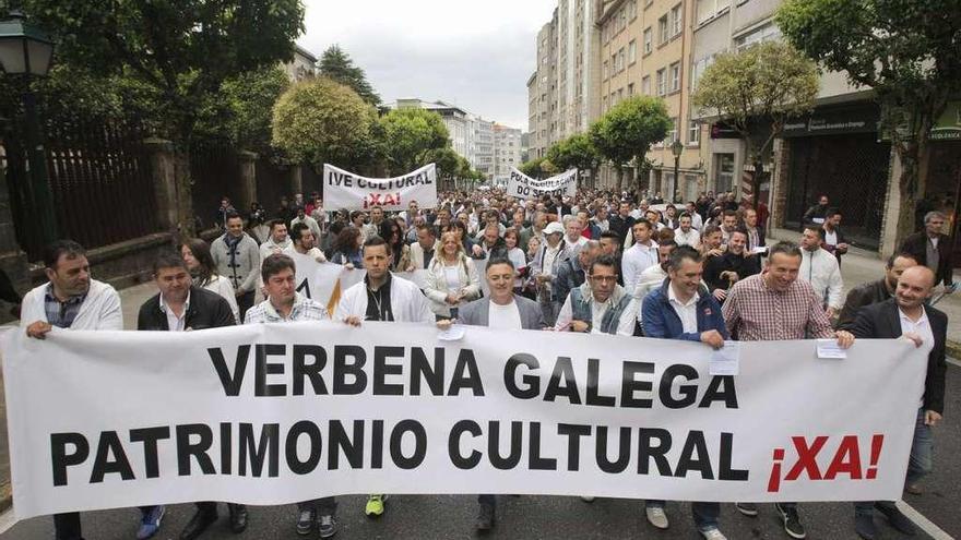 Trabajadores de la verbena gallega, en una protesta en verano en Santiago, para pedir una bajada del IVA cultural.