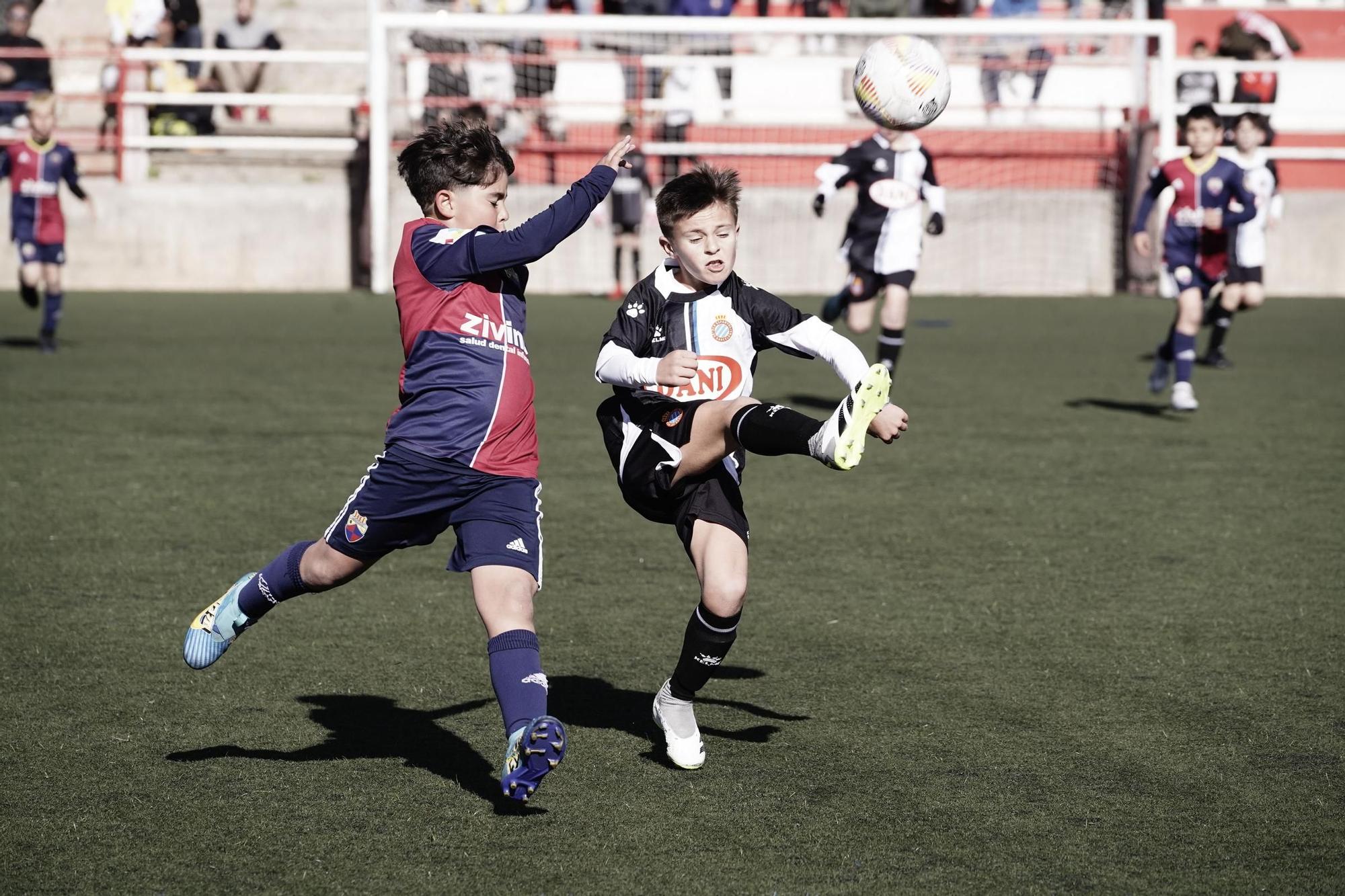 Imatges de la desena edició del torneig Ciutat de Berga de futbol-7 benjamí