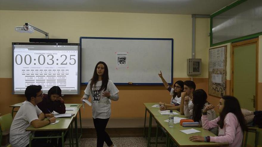 Ocho centros rurales realizan un torneo de debate sobre la mujer