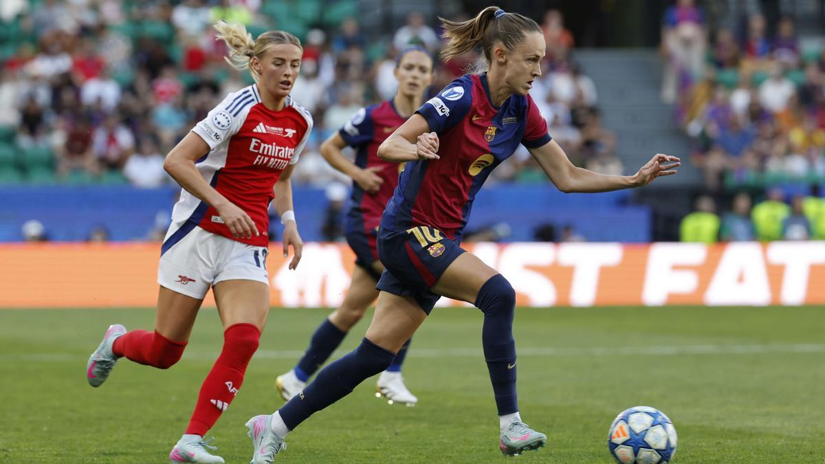 Caroline Graham Hansen dirige el bal車n durante la final