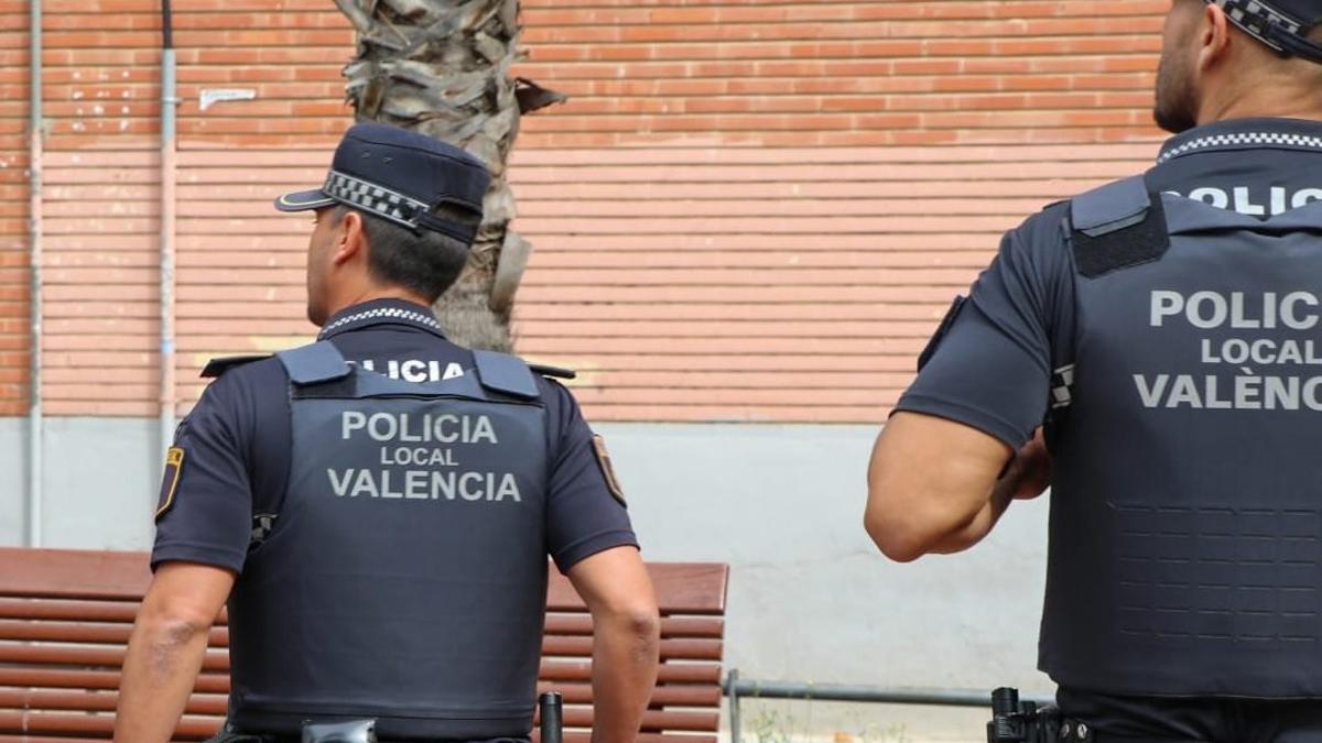 Dos agentes policia local de Valencia