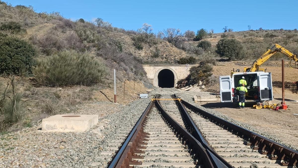 Obras de la línea de tren entre Zaragoza y Teruel que se han ejecutado a la altuira de Encinacorba.