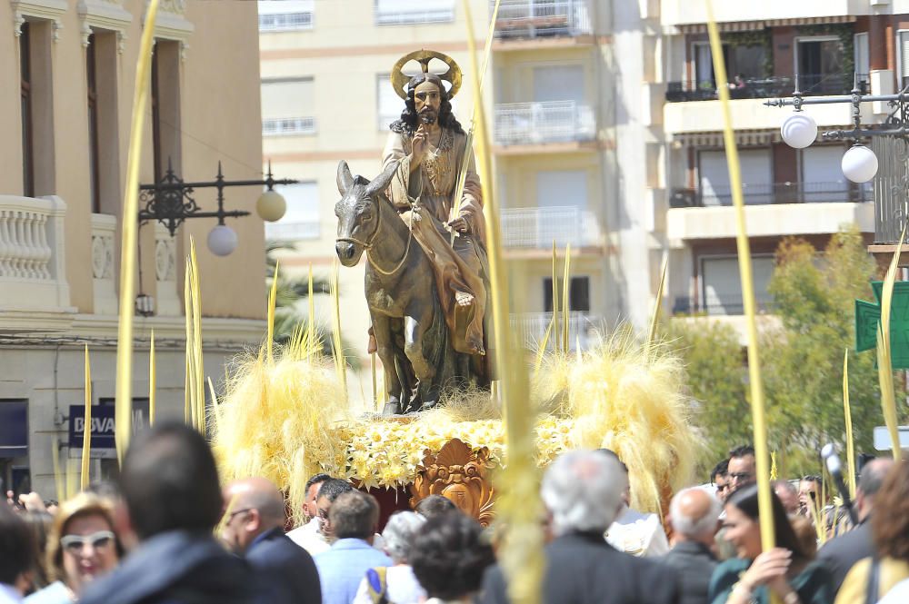 El calor es el gran protagonista en la procesión del Domingo de Ramos en Elche