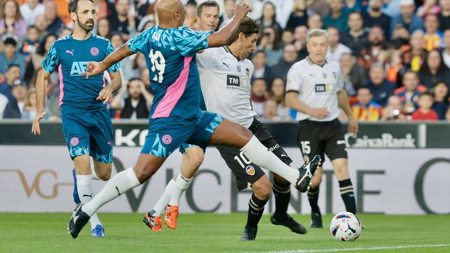 Morientes: &quot;Una entidad como el Valencia se merece cuanto menos estar en Champions&quot;