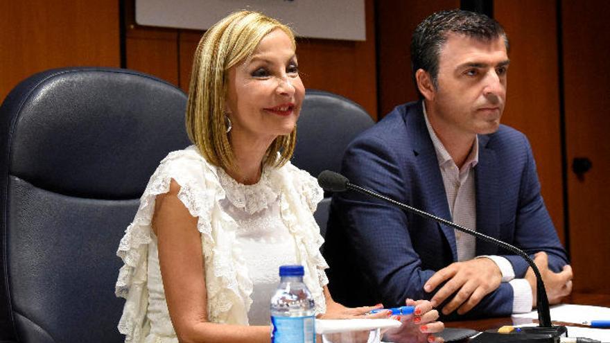 Australia Navarro junto al nuevo secretario general del PP en Canarias, el tinerfeño Pedro Suárez.