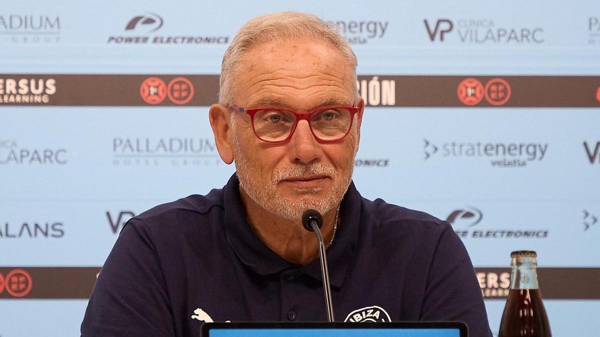 Miguel Álvarez, en la rueda de prensa posterior al partido ante el Atlético Sanluqueño