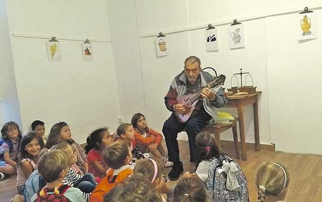 Una exposició per descobrir la història i el patrimoni del poble