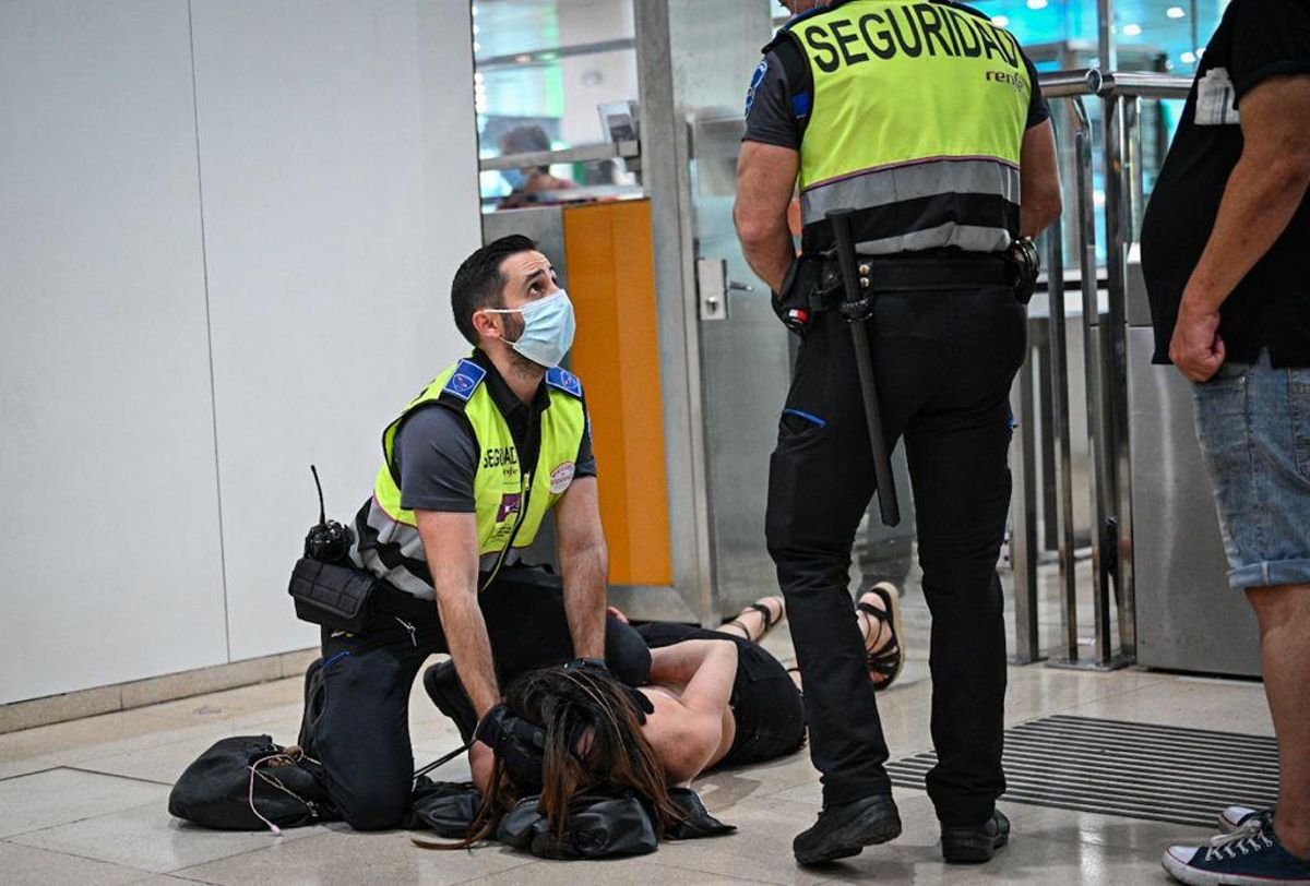 Expedientat un vigilant de seguretat de Rodalies per agredir una dona a Sants