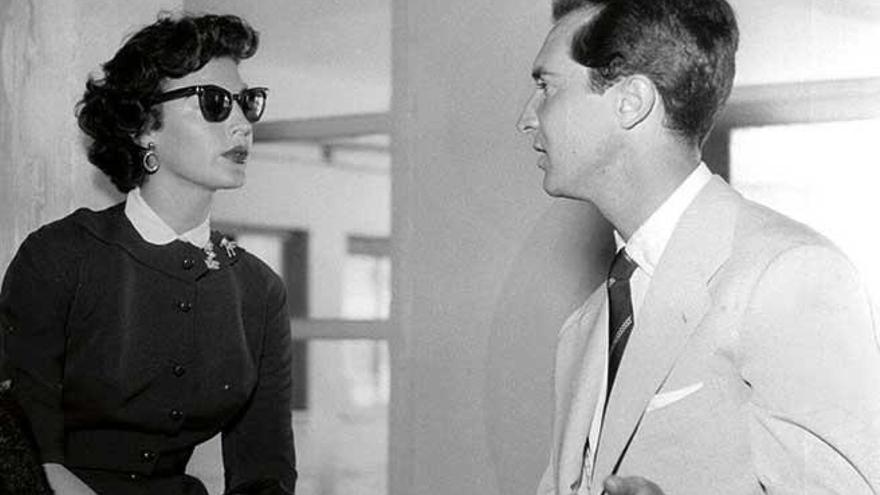 Luis Miguel Dominguín y Ava Gardner en Barajas.