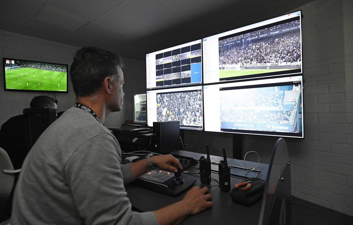Dispositivo de la Policía Nacional en un partido de riesgo en Balaídos, el que enfrentó al Celta y al Real Madrid