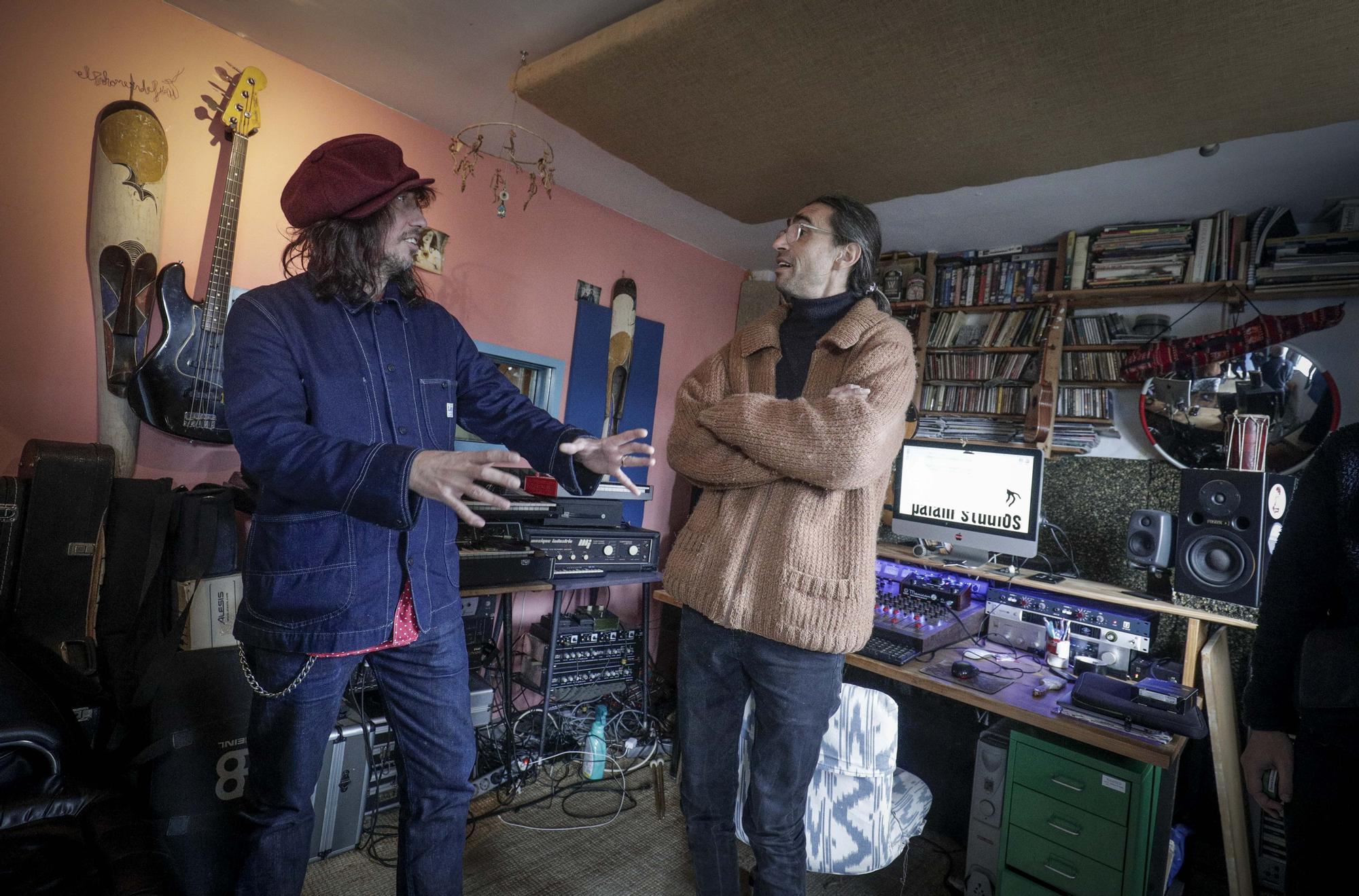 Sami Yaffa y Puter, en el estudio del músico mallorquín