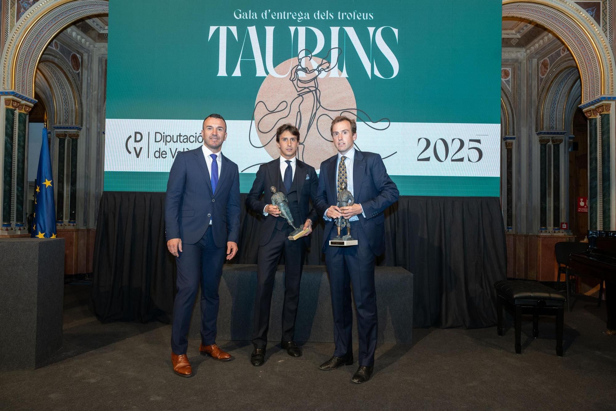 La gala de los premios taurinos de la Diputación de Valencia con Roca Rey, en imágenes