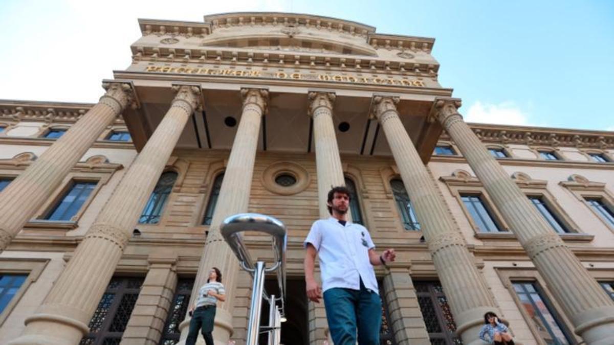Medicina, Informática e Ingeniería lideran el empleo universitario, pero los expertos avisan: la carrera no debe elegirse solo por el sueldo