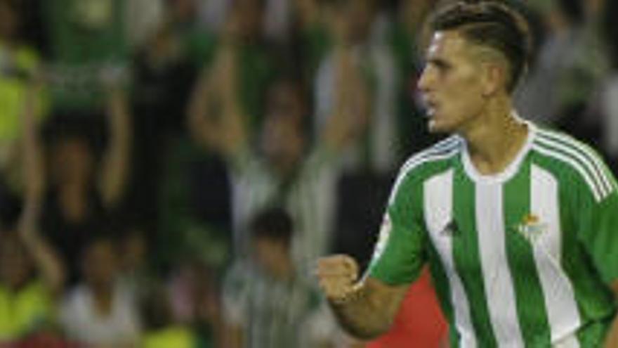 Álex Alegría, celebrando un gol con el Betis