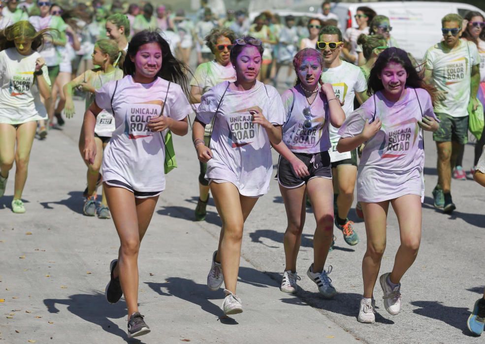 La colorida carrera organizada por Unicaja volvió a concentrar un ambiente joven y festivo en el entorno del estadio Ciudad de Málaga