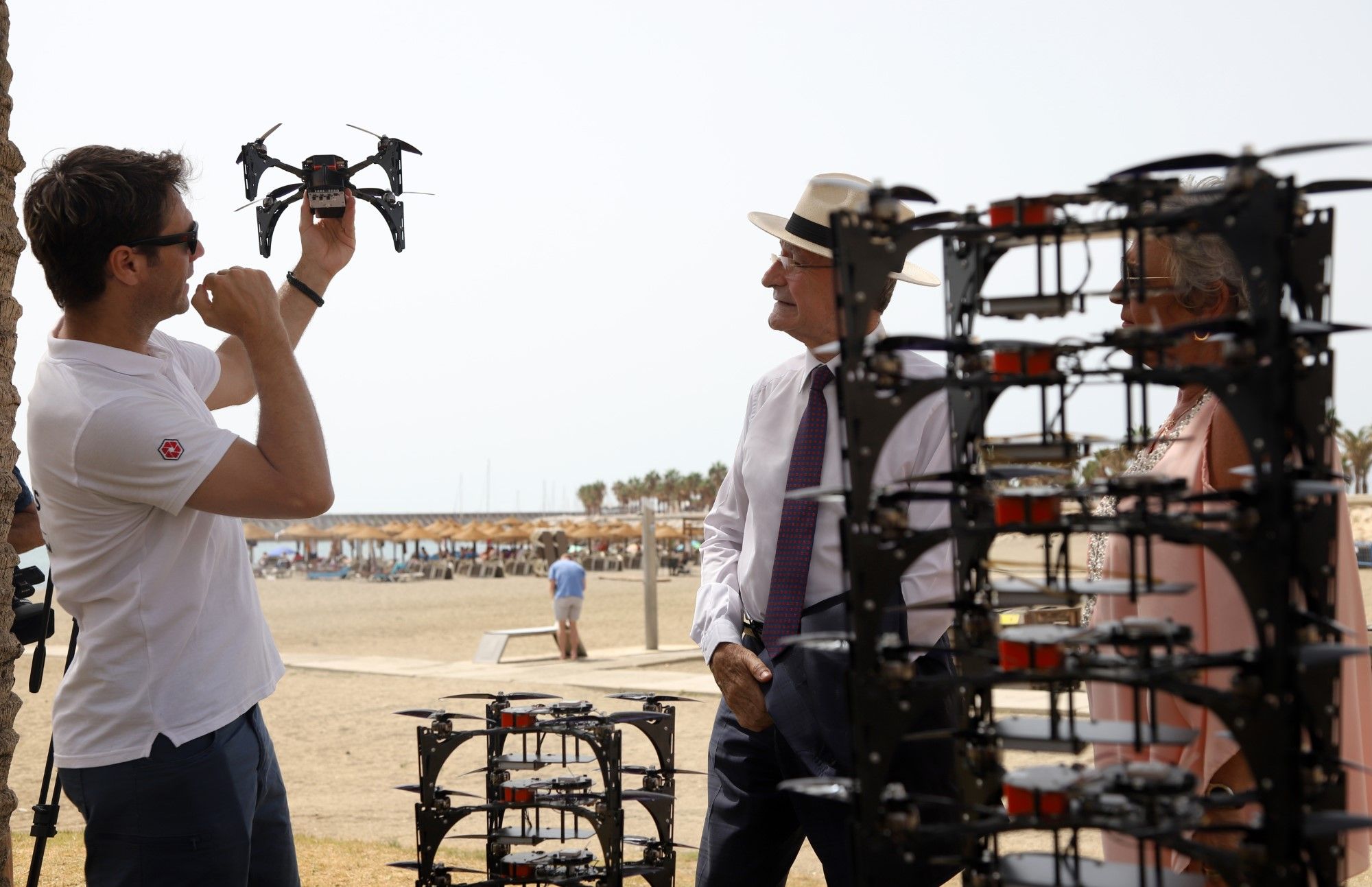 Pruebas para el espectúculo de drones que abrirá la Feria de Málaga 2022