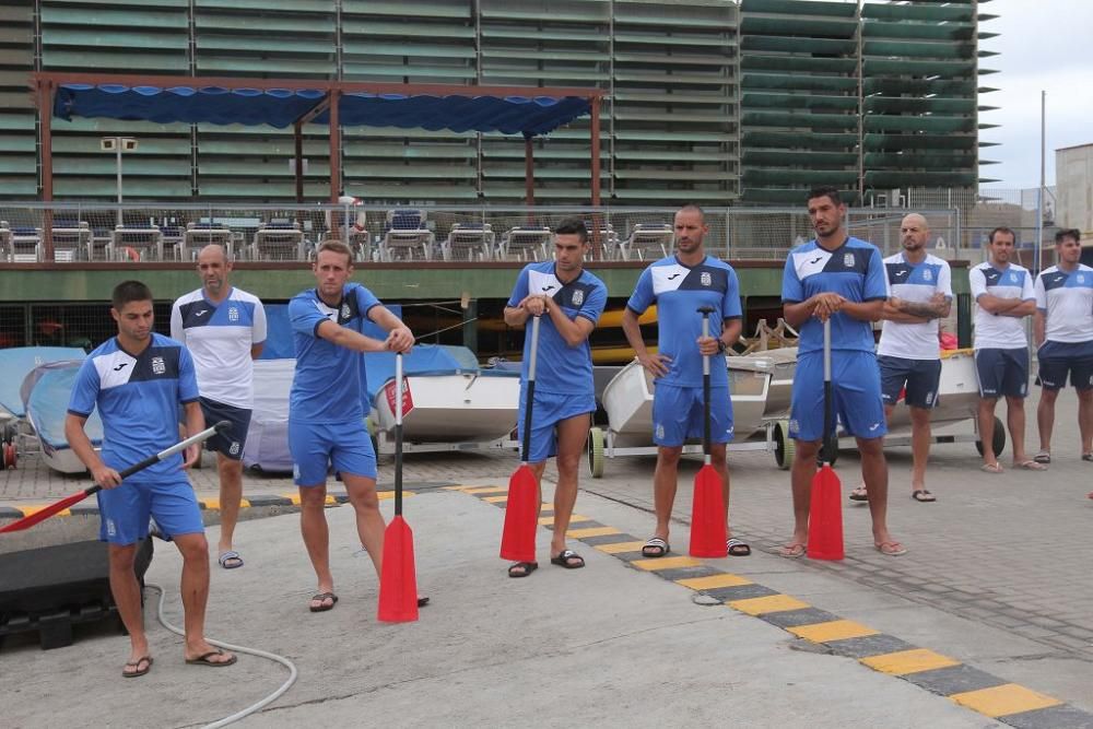 Los jugadores del FC Cartagena en el Club de Regat