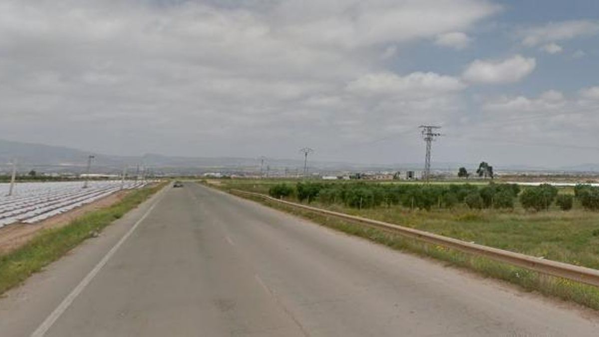 Imagen de la carretera regional RM-E15 que une Fuente Álamo con Las Palas.