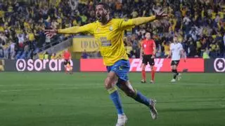 Álex Suárez cobra fuerza para ser el nuevo capitán de la UD Las Palmas
