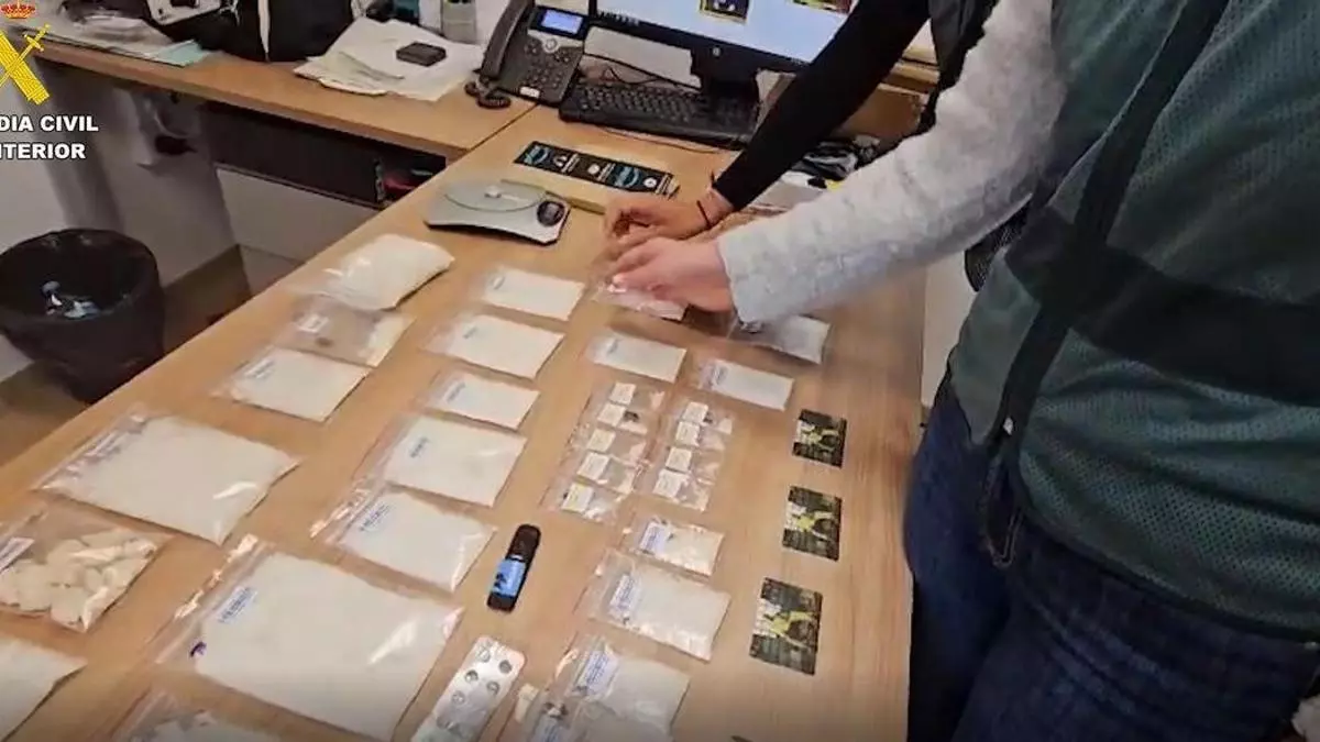 La Guardia Civil saca del mercado 300.000 dosis de la droga alfa sospechosa de tres muertes en València