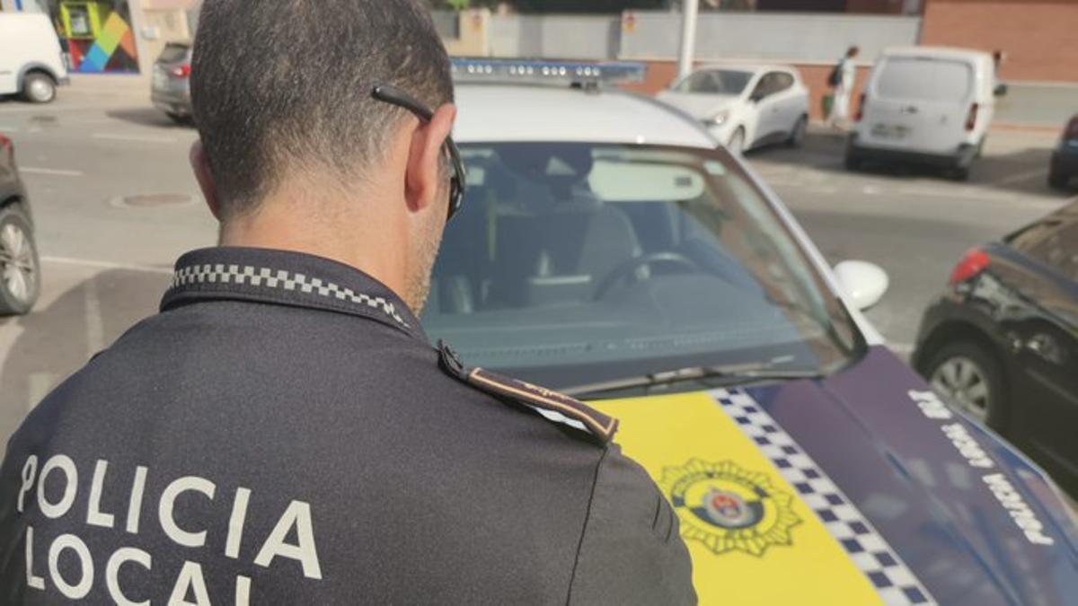 Un agente de la Policía Local de Elche