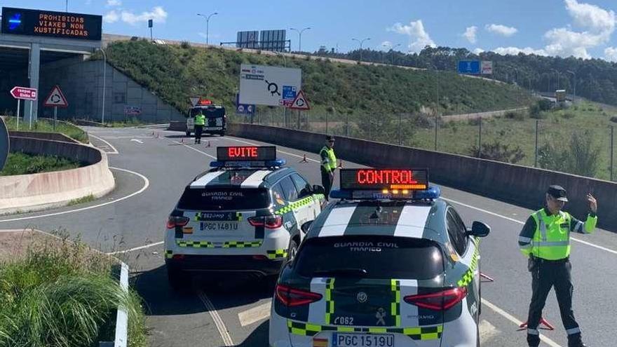 Uno de los controles de la Guardia Civil en Galicia. // G.C.