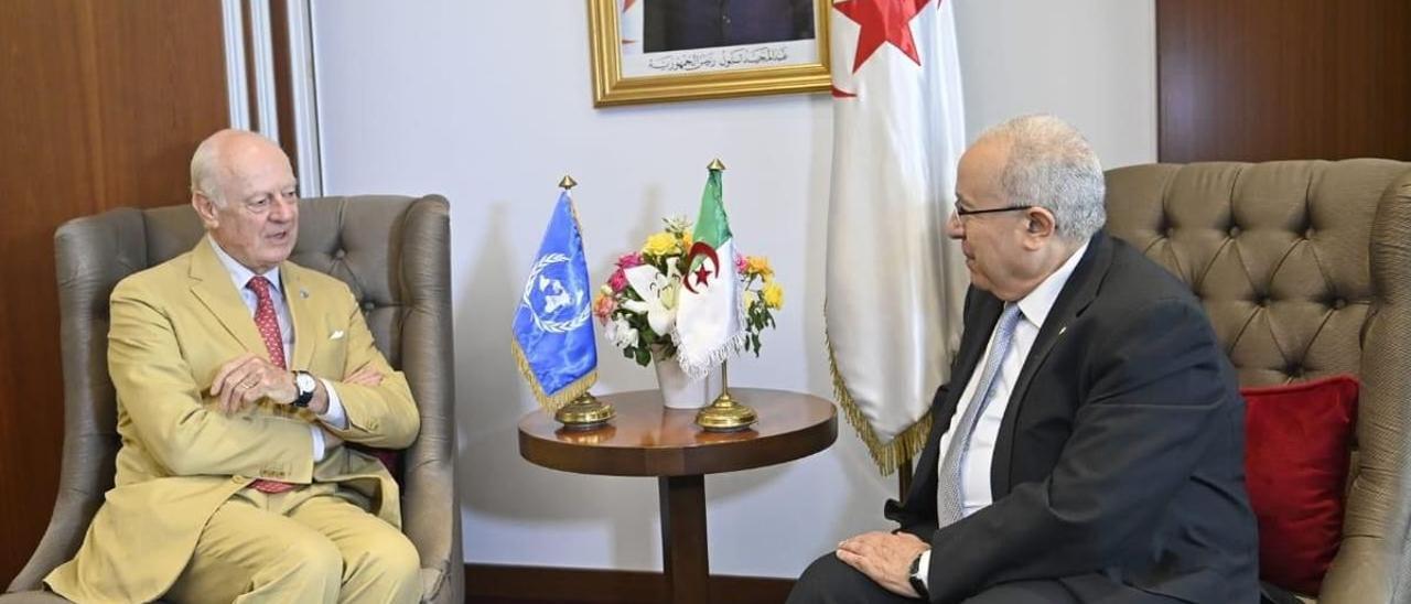 Staffan de Mistura, enviado especial de la ONU para el Sáhara Occidental, reunido con el Ministro de Asuntos Exteriores y de la Comunidad Nacional en el Exterior, Ramtane Lamamra.