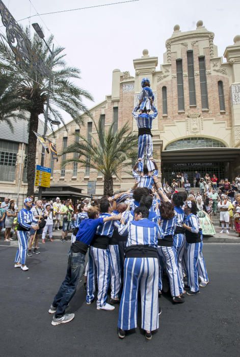 Hogueras 2019: El desfile de bandas reúne en el centro de la ciudad a millares de ciudadanos y turistas