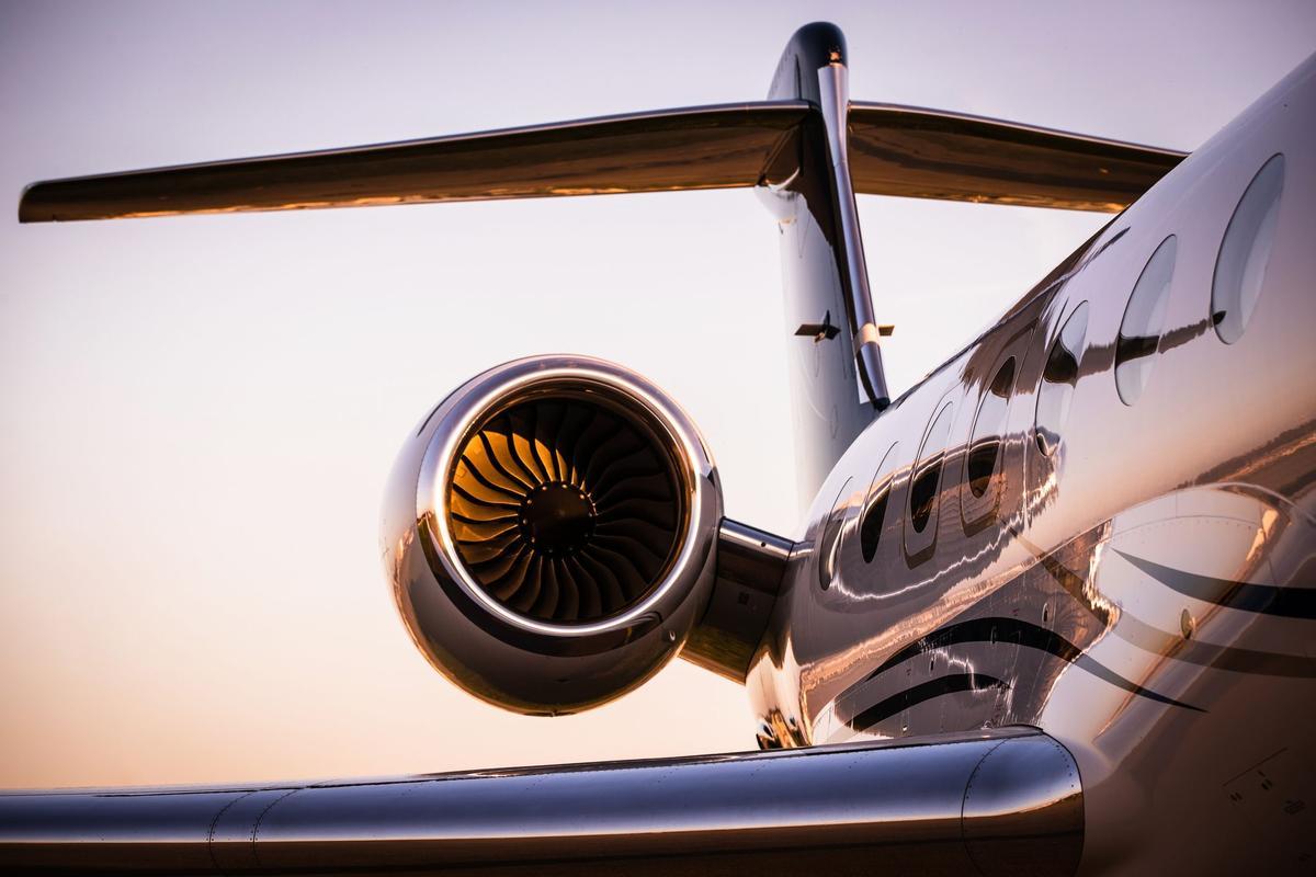 Exterior de un avión privado de lujo